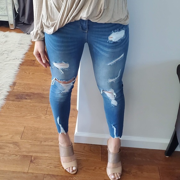 LAST PAIR ❤️High rise destroyed jeans - Picture 9 of 10
